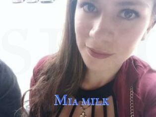 Mia_milk