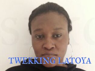 TWEKKING_LATOYA
