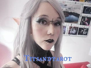 Titsandtarot