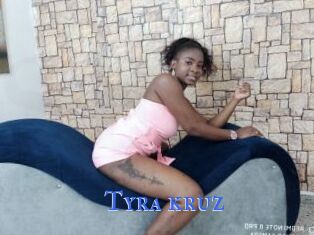 Tyra_kruz